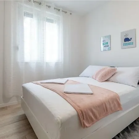 Salona Apartment